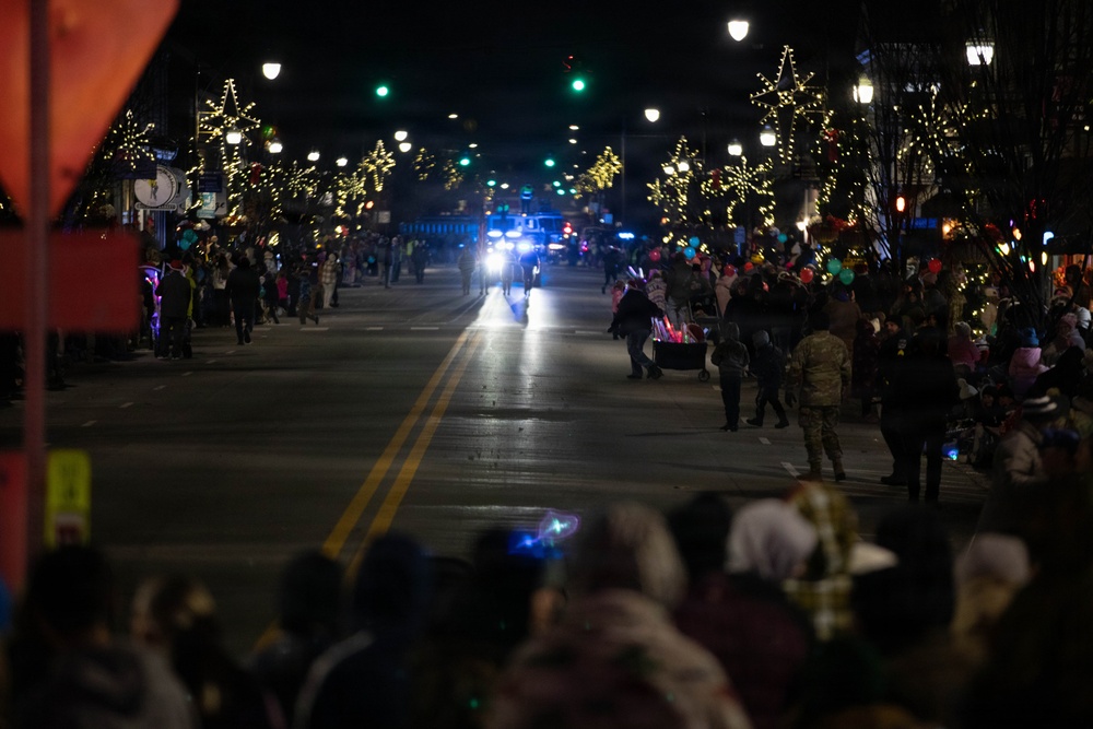 Kentucky Army National Guard helps to usher in the holiday spirit at area parades