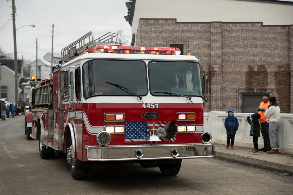 Kentucky Army National Guard helps to usher in the holiday spirit at area parades