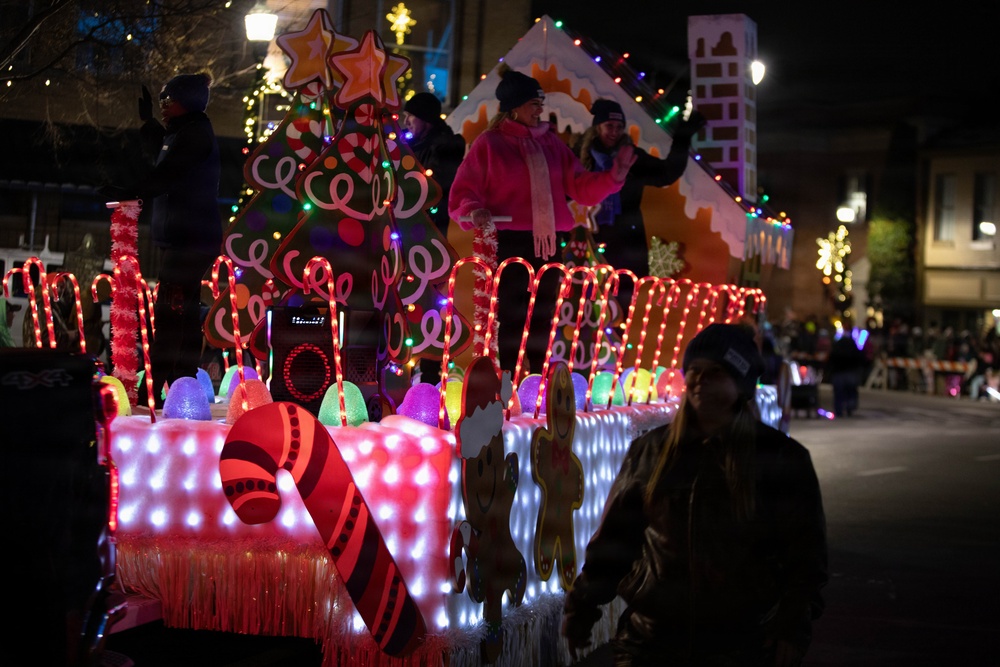 Kentucky Army National Guard helps to usher in the holiday spirit at area parades