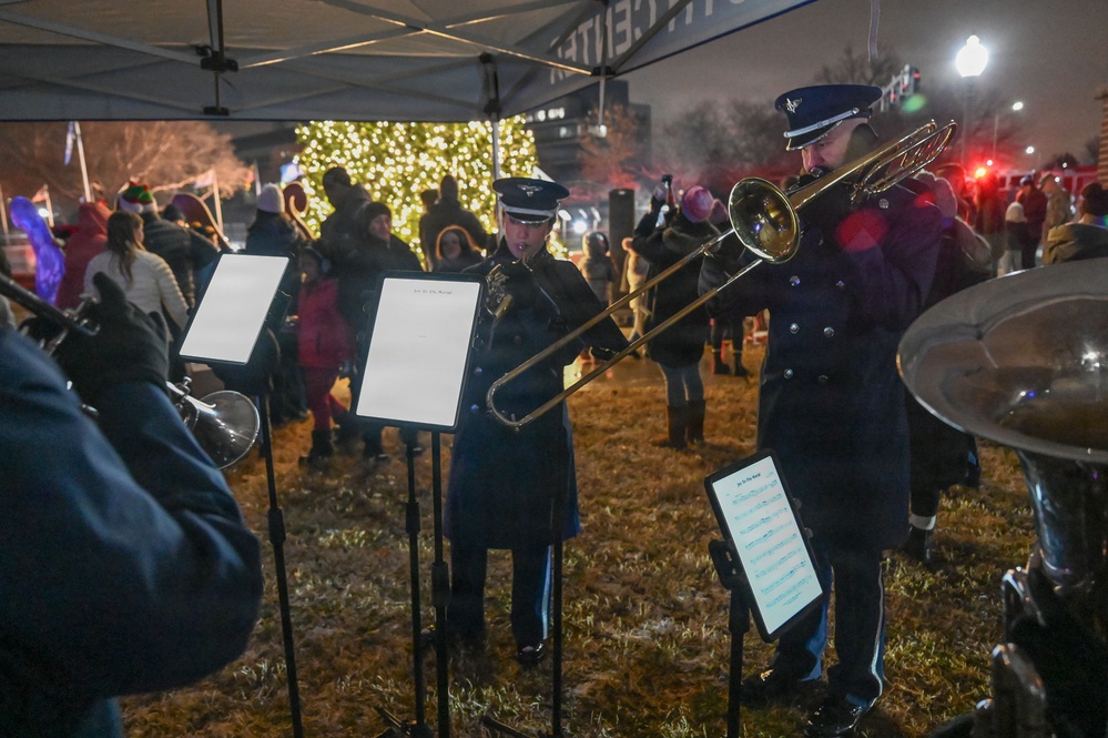 JBAB kicks off holiday season with annual tree lighting