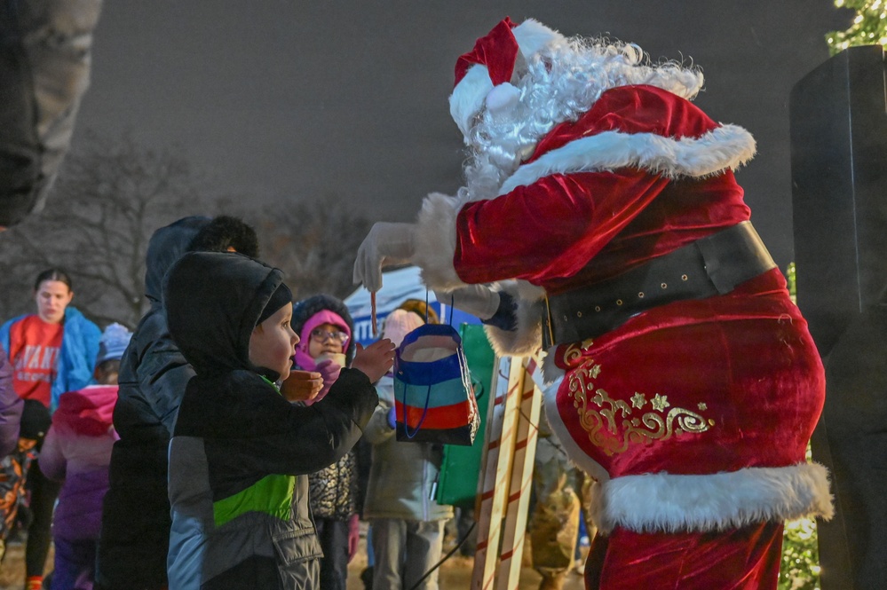 JBAB kicks off holiday season with annual tree lighting