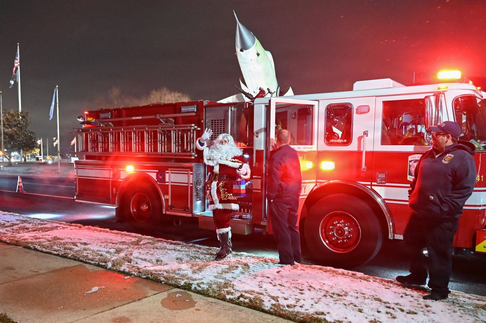 JBAB kicks off holiday season with annual tree lighting