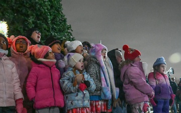 JBAB kicks off holiday season with annual tree lighting