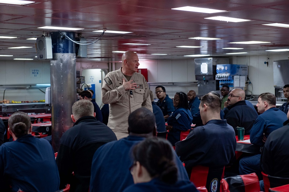 Rear Adm. DeVore meets with Boxer FCPOs