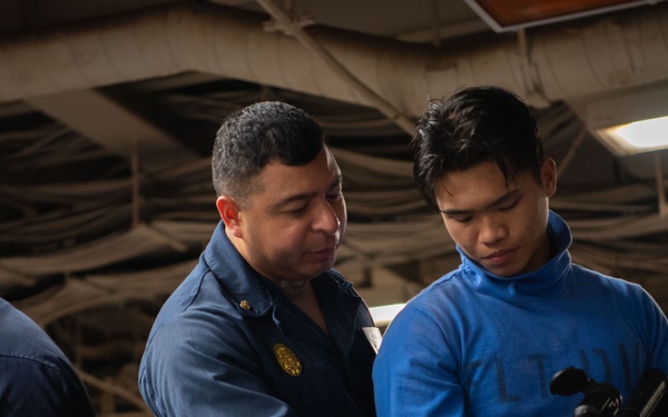 Boxer Sailors conducts weapons familiarization