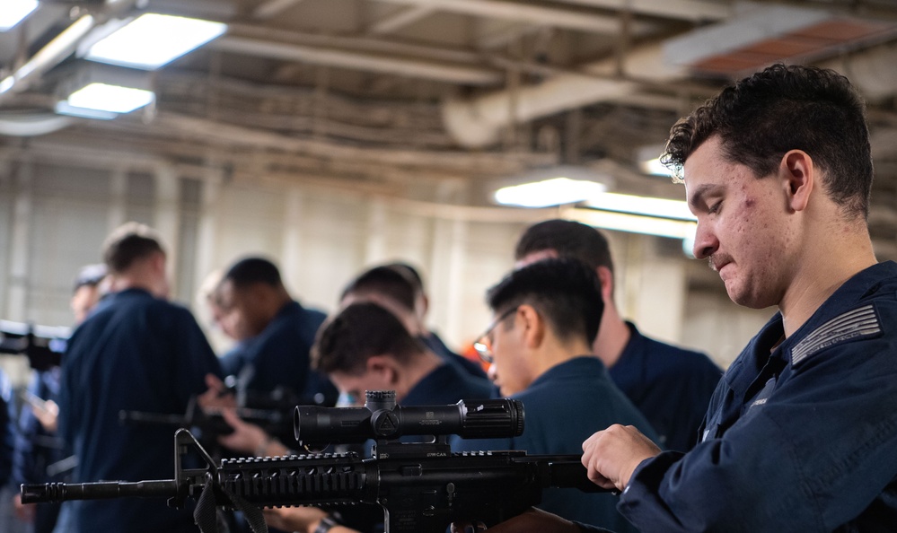 Boxer Sailors conducts weapons familiarization