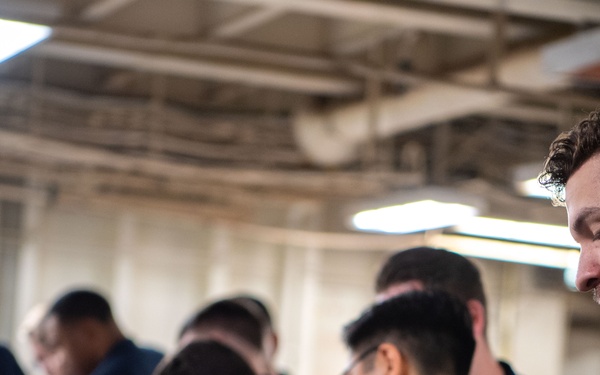 Boxer Sailors conducts weapons familiarization