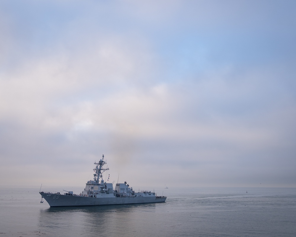 USS Mustin (DDG 89) Visits Naval Surface Warfare Center, Port Hueneme Division for Combat Systems Tuneup, Training