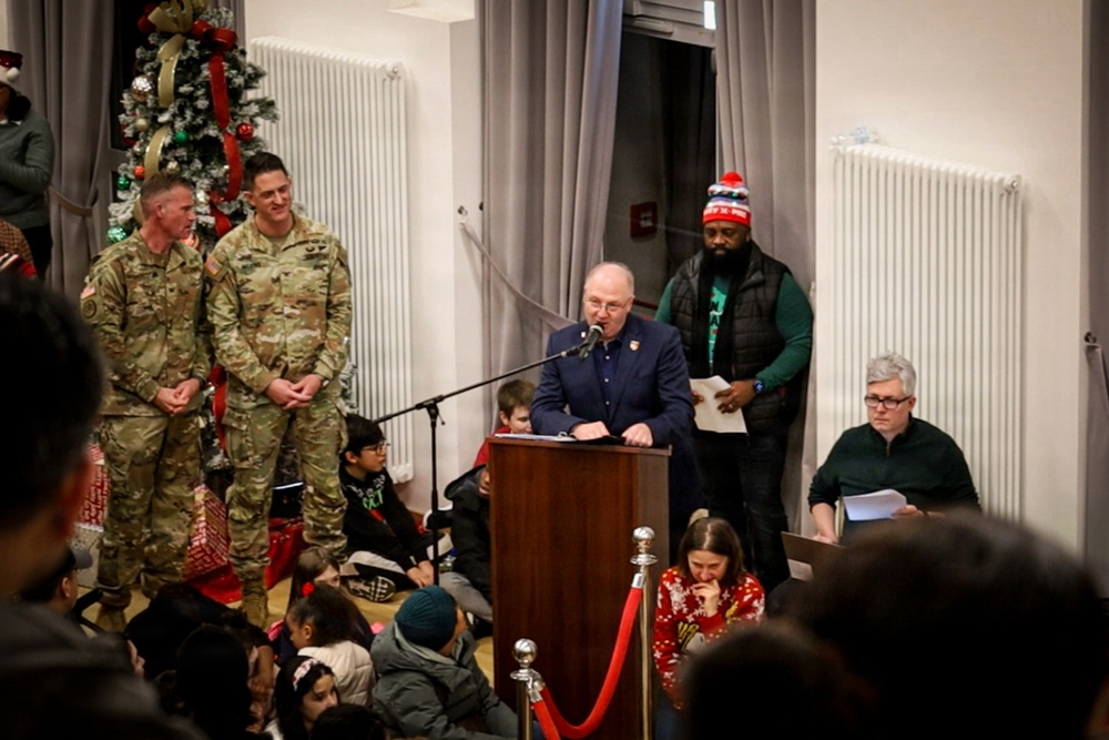 Baumholder Holiday Ceremony Shines with Strength of Partnership