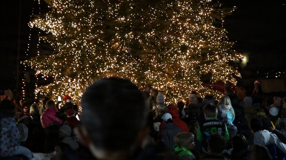 Baumholder Holiday Ceremony Shines with Strength of Partnership