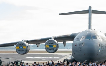 437th Airlift Wing personnel participate in flightline run