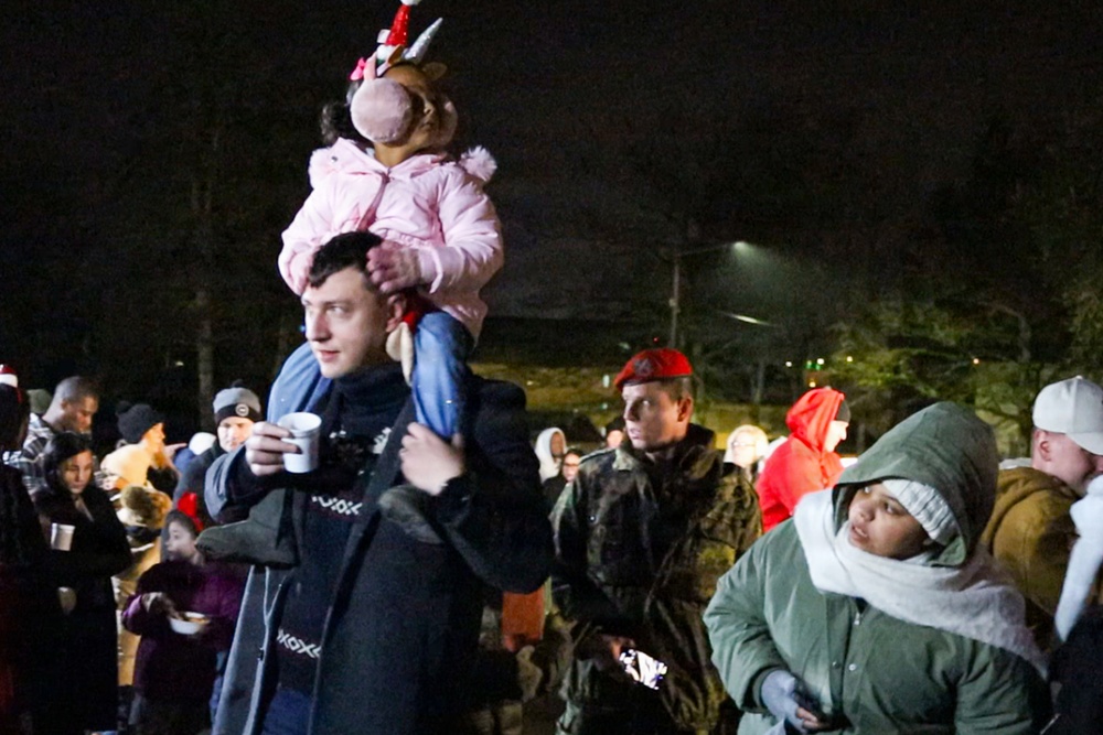 Baumholder Holiday Ceremony Shines with Strength of Partnership