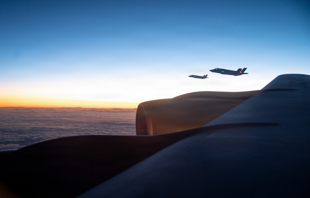 Alaskan Command integrates with USCG Kimball and B-52’s in the Gulf of Alaska