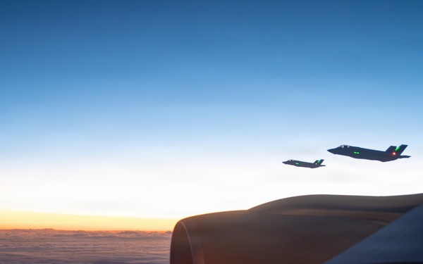 Alaskan Command integrates with USCG Kimball and B-52’s in the Gulf of Alaska