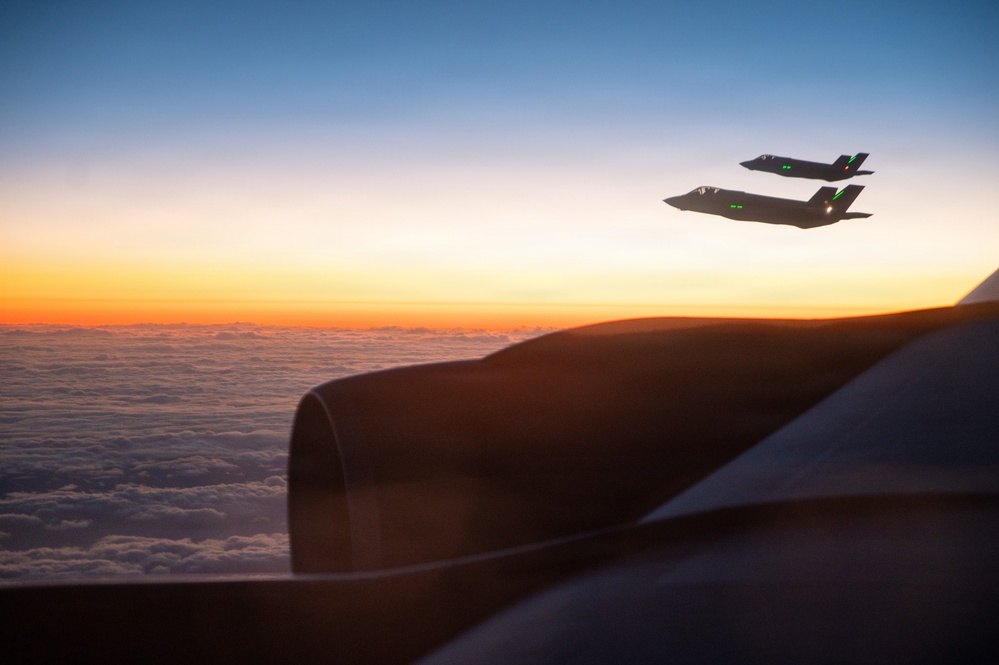 Alaskan Command integrates with USCG Kimball and B-52’s in the Gulf of Alaska