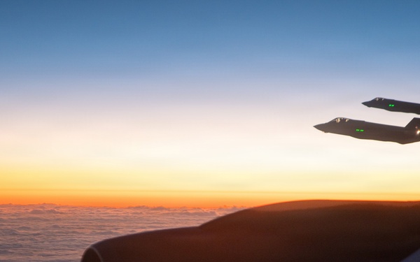 Alaskan Command integrates with USCG Kimball and B-52’s in the Gulf of Alaska