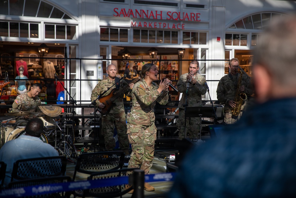 3rd Infantry Division Band brings holiday cheer to travelers