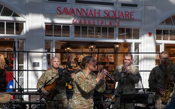 3rd Infantry Division Band brings holiday cheer to travelers