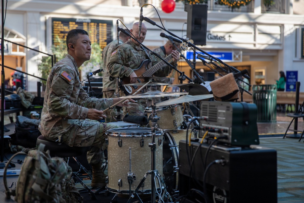 3rd Infantry Division Band brings holiday cheer to travelers