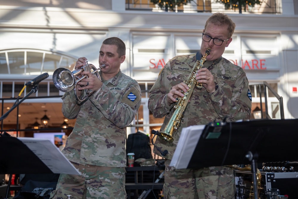 3rd Infantry Division Band brings holiday cheer to travelers