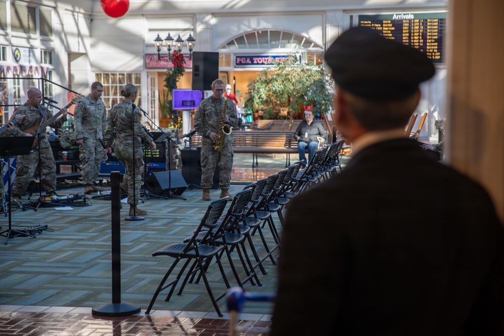 3rd Infantry Division Band brings holiday cheer to travelers