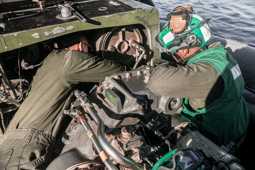 11th MEU Marines Conduct Maintenance on CH-53E Super Stallions Aboard USS Portland