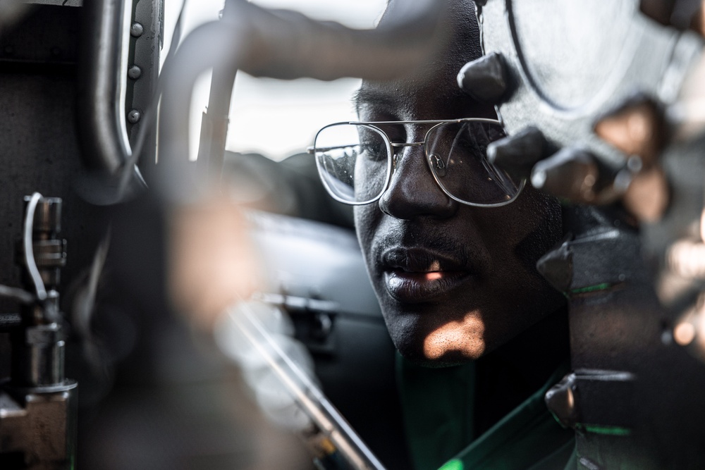 11th MEU Marines Conduct Maintenance on CH-53E Super Stallions Aboard USS Portland