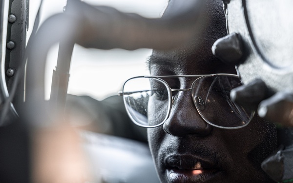 11th MEU Marines Conduct Maintenance on CH-53E Super Stallions Aboard USS Portland