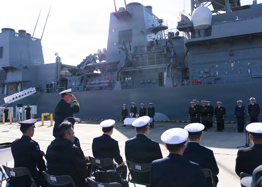 Capt. Fontaine Welcomes Back JS Harusame (DD 102)