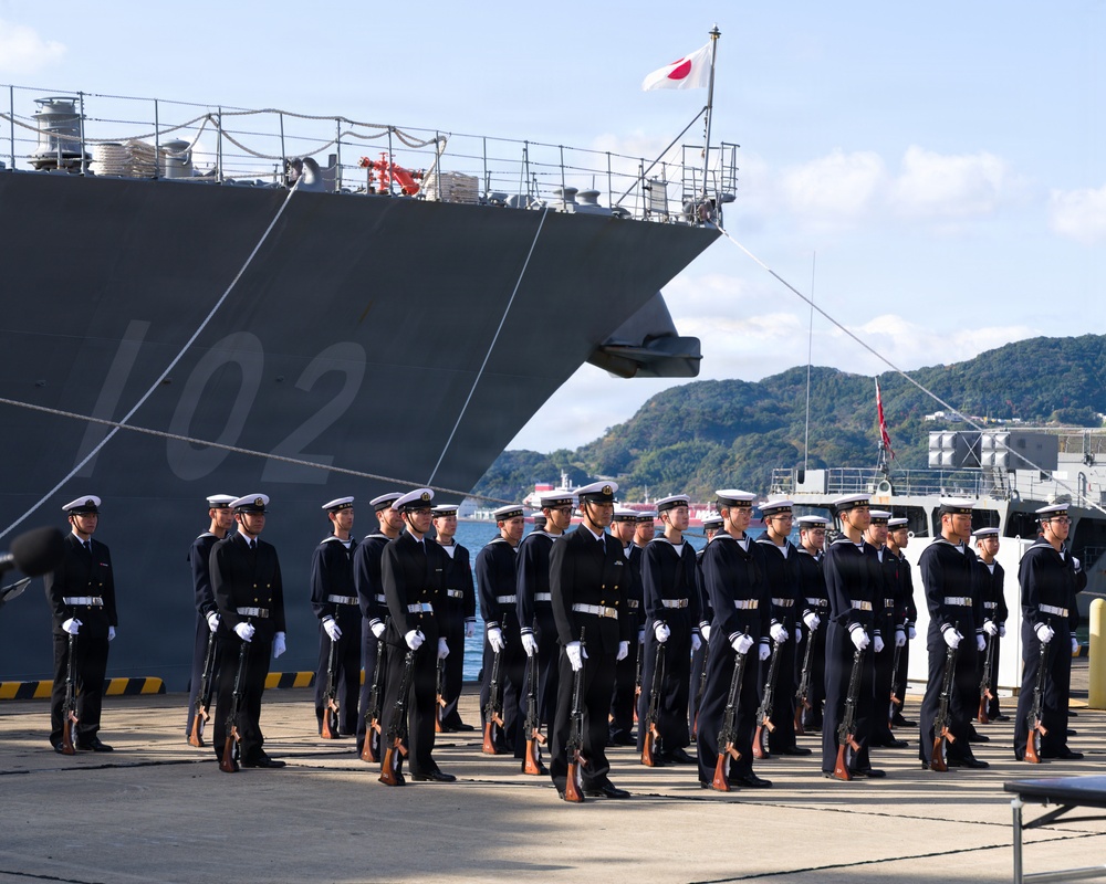 Capt. Fontaine Welcomes Back JS Harusame (DD 102)