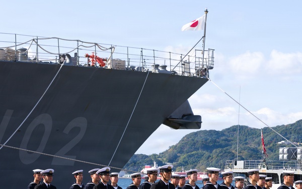 Capt. Fontaine Welcomes Back JS Harusame (DD 102)