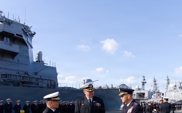 Capt. Fontaine Welcomes Back JS Harusame (DD 102)