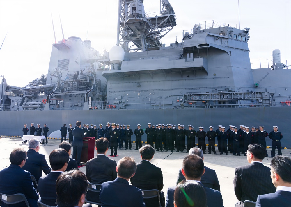 Capt. Fontaine Welcomes Back JS Harusame (DD 102)