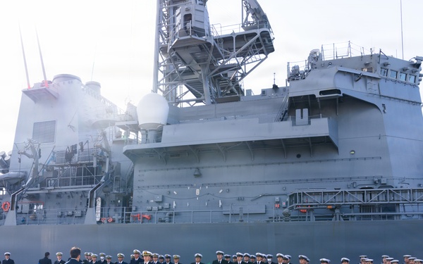 Capt. Fontaine Welcomes Back JS Harusame (DD 102)