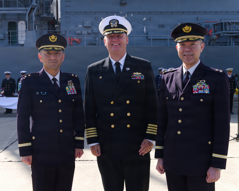 Capt. Fontaine Welcomes Back JS Harusame (DD 102)