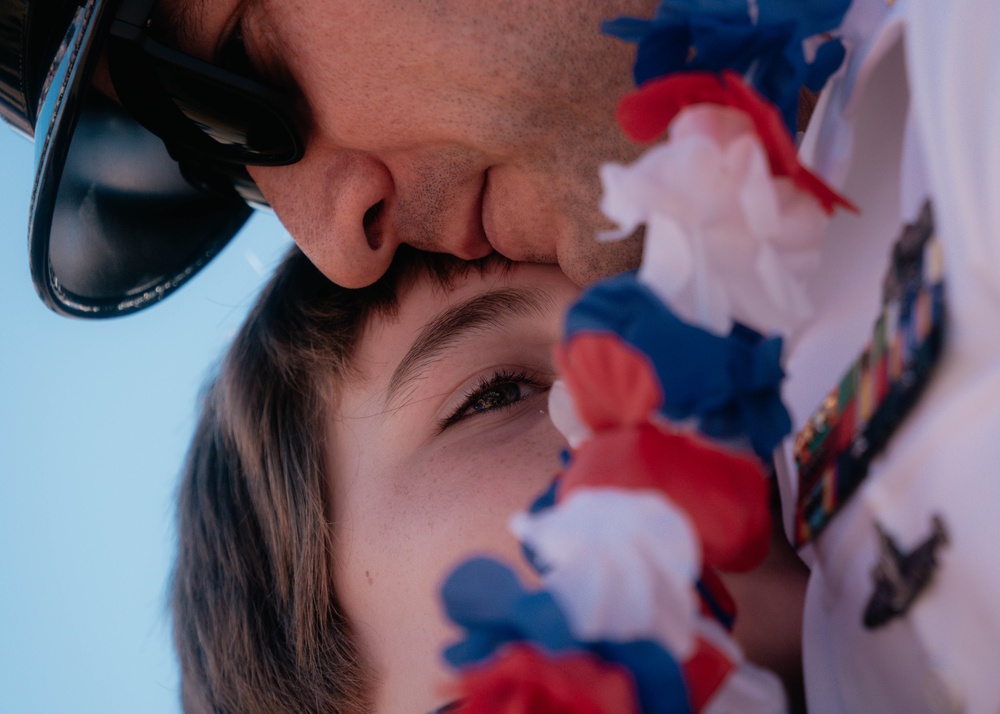 USS Hawaii (SSN 776) Returns Home from Deployment