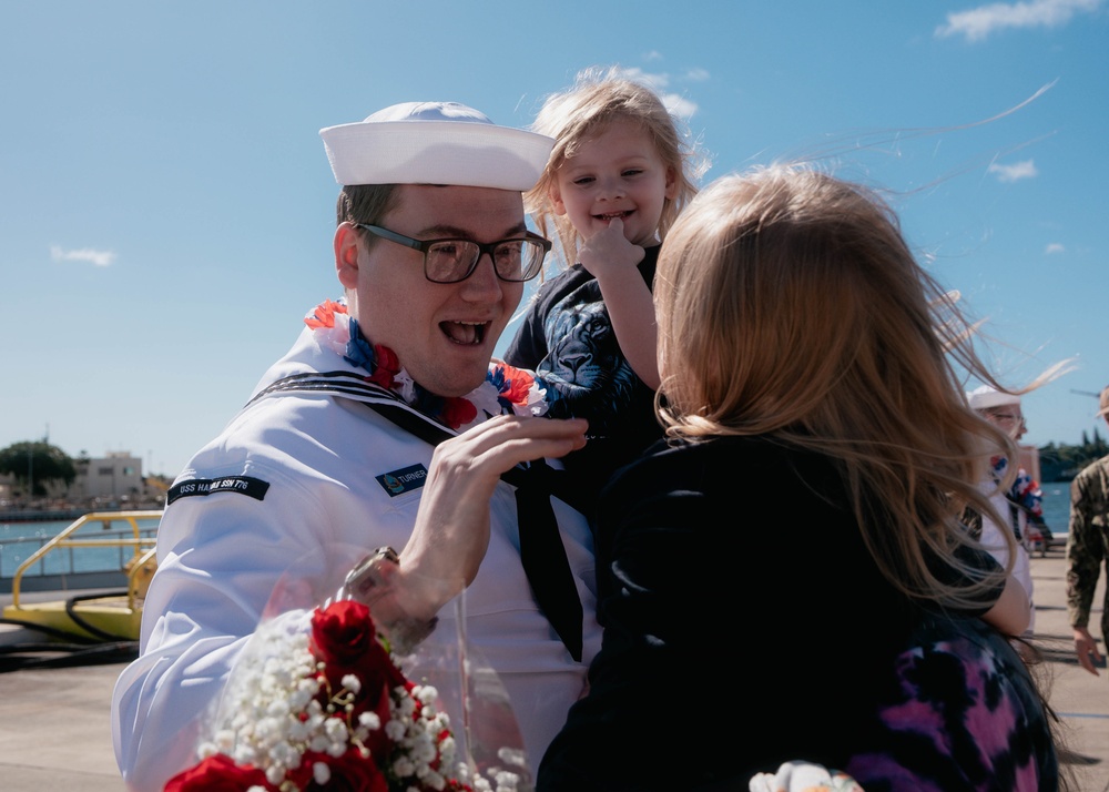 USS Hawaii (SSN 776) Returns Home from Deployment