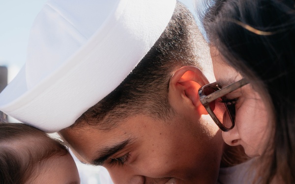 USS Hawaii (SSN 776) Returns Home from Deployment