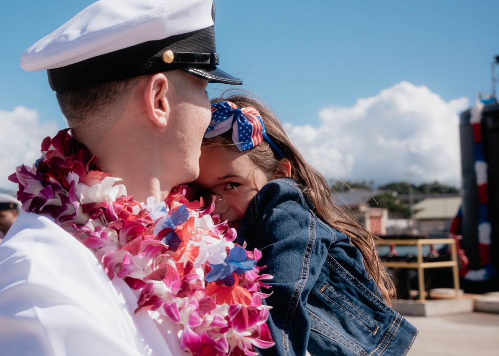 USS Hawaii (SSN 776) Returns Home from Deployment