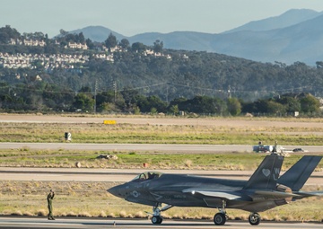 Steel Knight 25: Tomcats depart Miramar and return following Victorville node operations