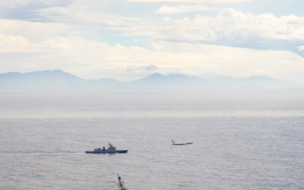 The Philippines and the U.S. Conduct Bilateral Maritime Cooperative Activity