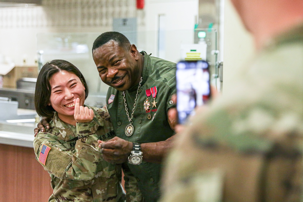Chef Andre Rush Visits Camp Humphreys DFACs