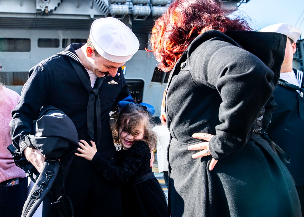 George Washington returns to Commander, Fleet Activities Yokosuka