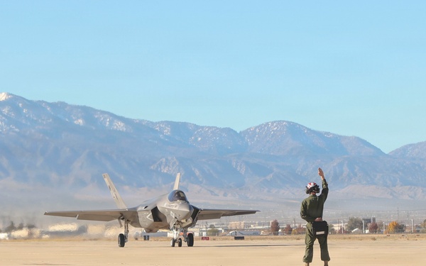 Steel Knight 25: MWSS-372 conducts FARP operations