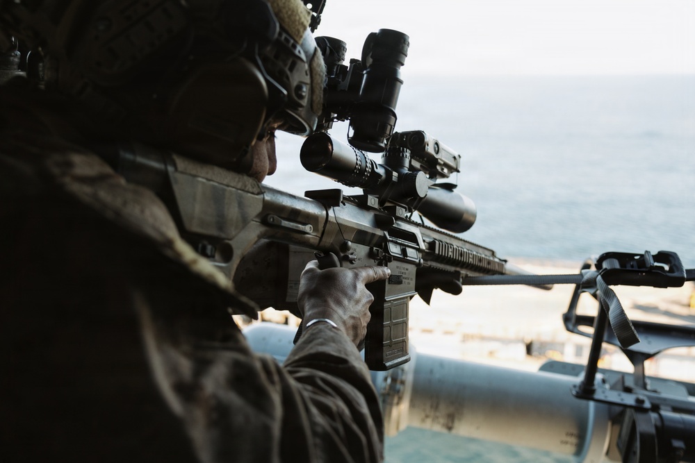 11th MEU Marines, Sailors Conduct VBSS Exercise Aboard USS Comstock