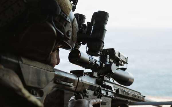 11th MEU Marines, Sailors Conduct VBSS Exercise Aboard USS Comstock