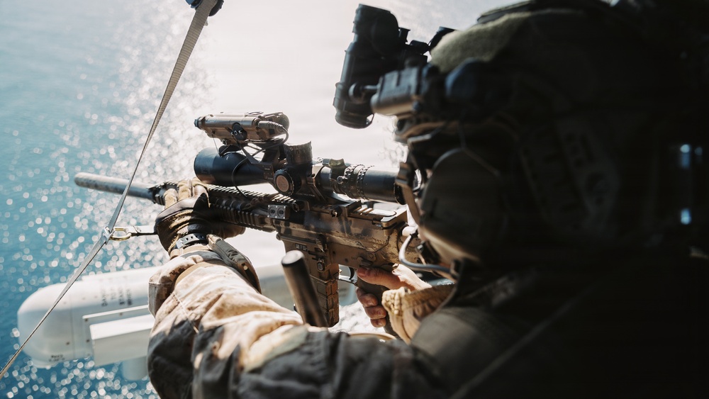 11th MEU Marines, Sailors Conduct VBSS Exercise Aboard USS Comstock