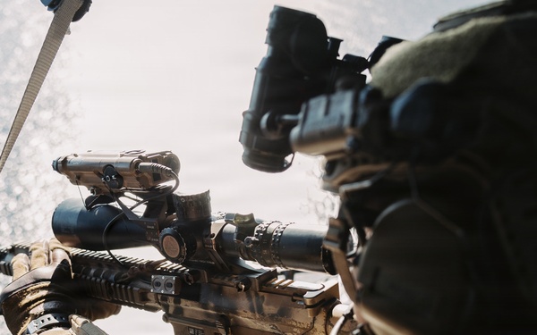 11th MEU Marines, Sailors Conduct VBSS Exercise Aboard USS Comstock