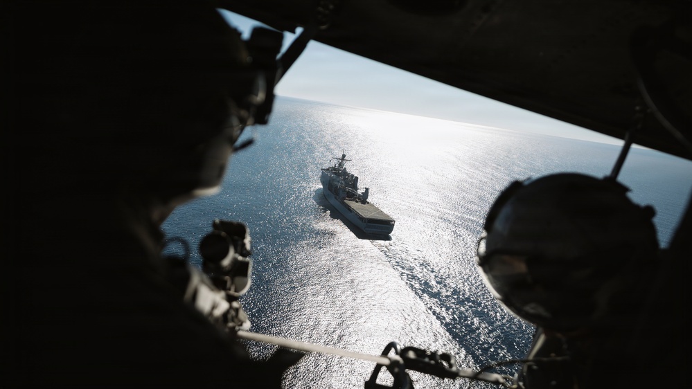 11th MEU Marines, Sailors Conduct VBSS Exercise Aboard USS Comstock