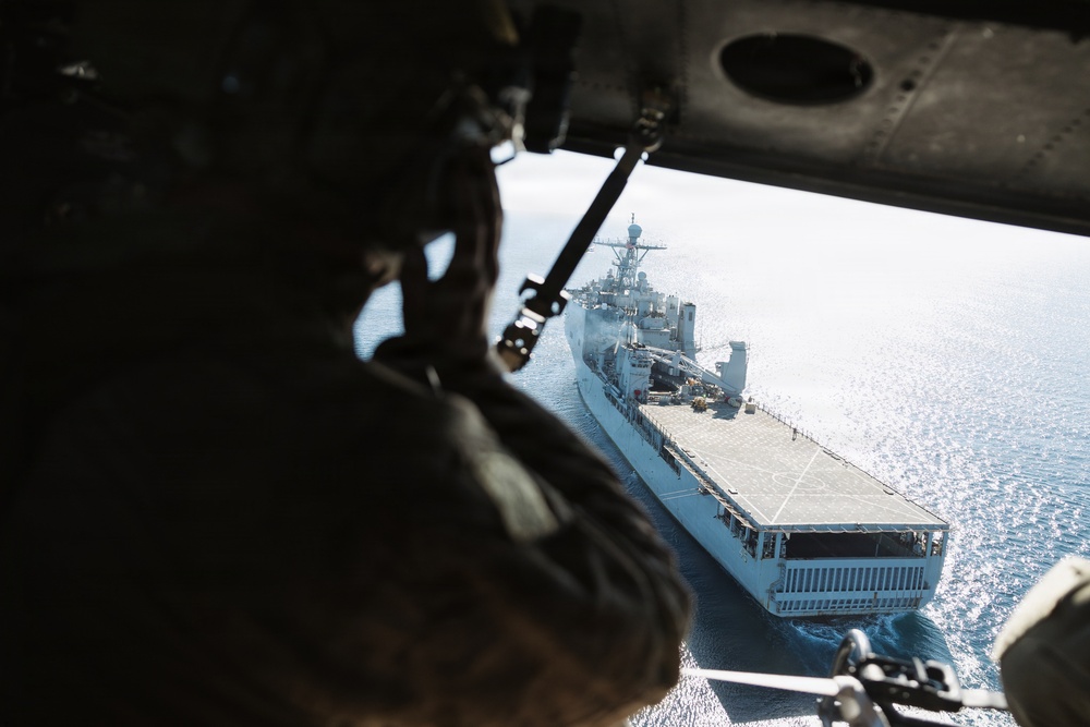 11th MEU Marines, Sailors Conduct VBSS Exercise Aboard USS Comstock
